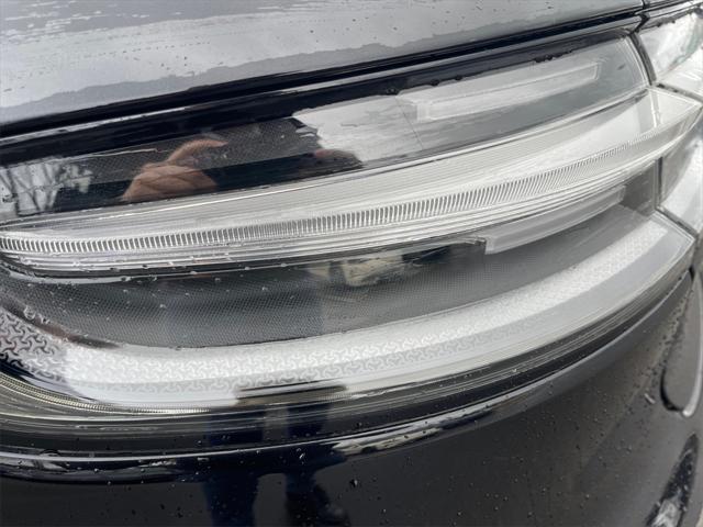 Photo of 2021 Jet Black Metallic Porsche Macan