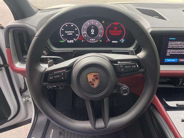 Photo of 2025 Carrara White Metallic Porsche Cayenne