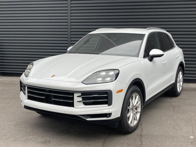 Photo of 2025 Carrara White Metallic Porsche Cayenne