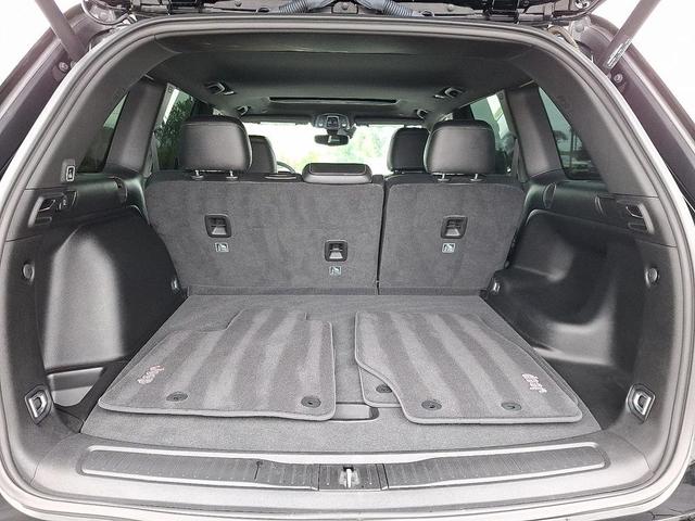Photo of 2023 Diamond Black Crystal Pearlcoat Jeep Grand Cherokee