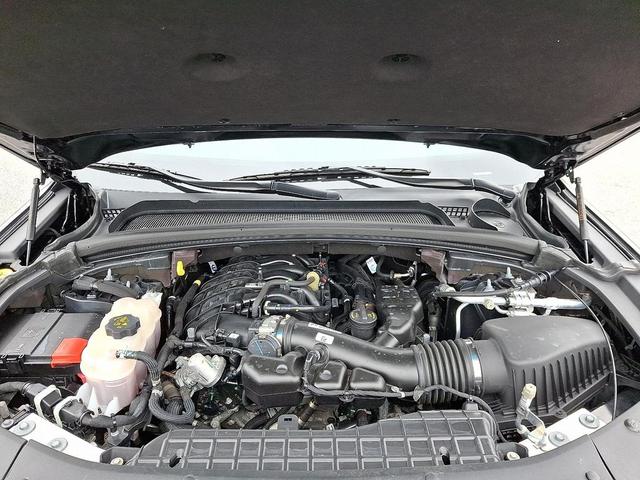 Photo of 2023 Diamond Black Crystal Pearlcoat Jeep Grand Cherokee