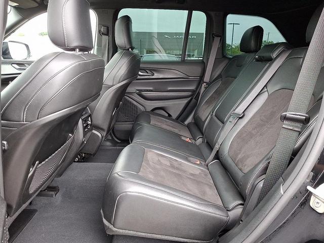 Photo of 2023 Diamond Black Crystal Pearlcoat Jeep Grand Cherokee