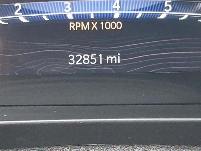 Photo of 2023 Diamond Black Crystal Pearlcoat Jeep Grand Cherokee