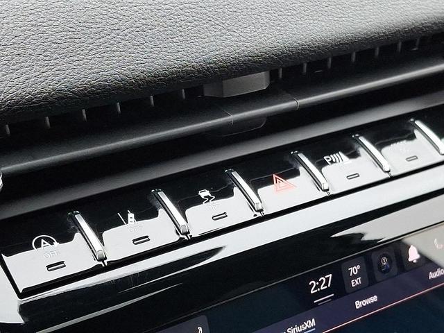 Photo of 2023 Diamond Black Crystal Pearlcoat Jeep Grand Cherokee