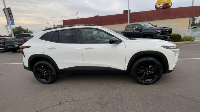 Photo of 2026 Summit White Chevrolet Trax