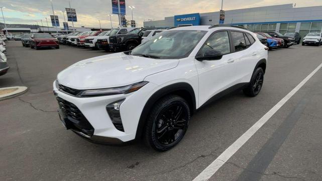 Photo of 2026 Summit White Chevrolet Trax