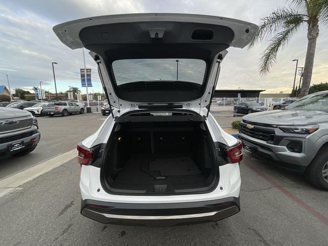 Photo of 2026 Summit White Chevrolet Trax