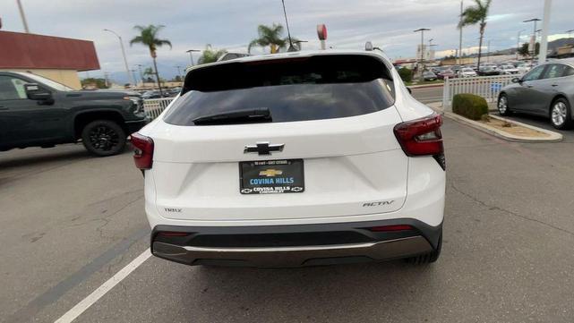 Photo of 2026 Summit White Chevrolet Trax