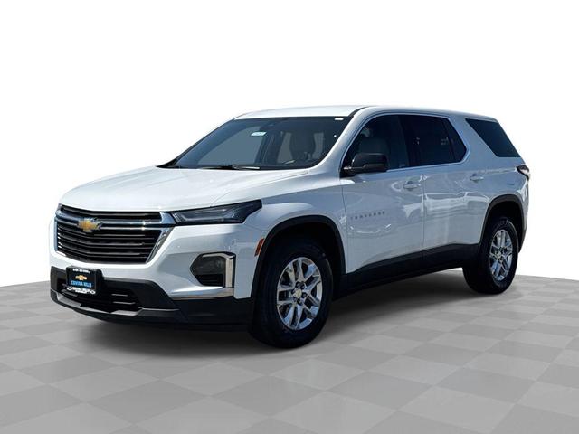 Photo of 2023 Summit White Chevrolet Traverse