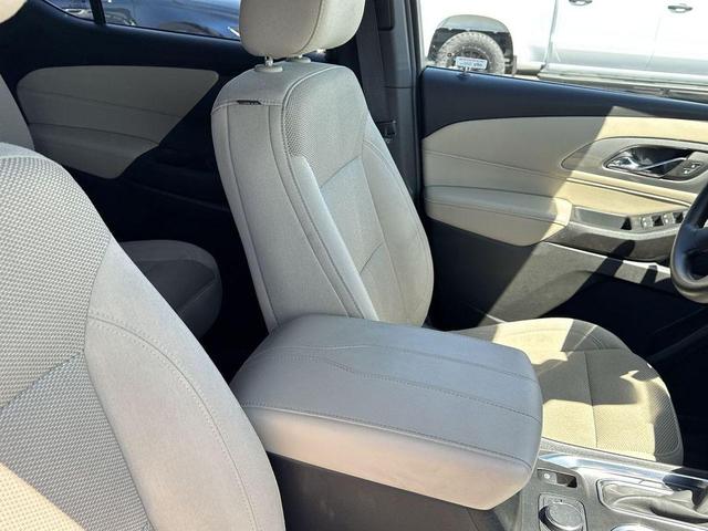 Photo of 2023 Summit White Chevrolet Traverse