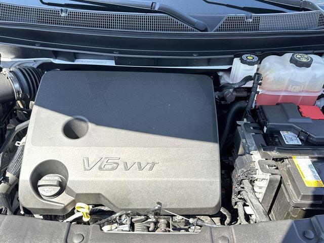 Photo of 2023 Summit White Chevrolet Traverse