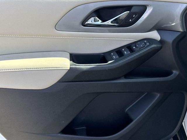 Photo of 2023 Summit White Chevrolet Traverse