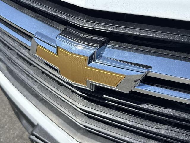 Photo of 2023 Summit White Chevrolet Traverse