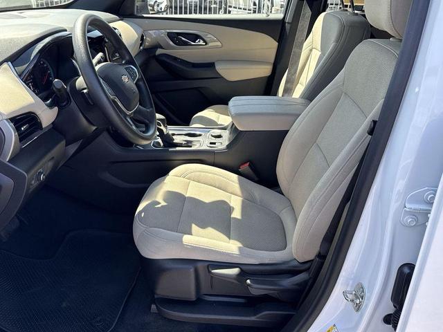 Photo of 2023 Summit White Chevrolet Traverse