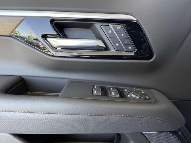 Photo of 2025 Pearl Chevrolet Tahoe
