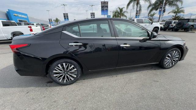 Photo of 2023 Super Black Nissan Altima
