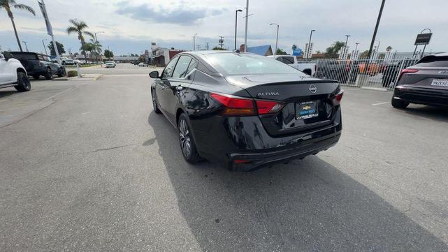 Photo of 2023 Super Black Nissan Altima
