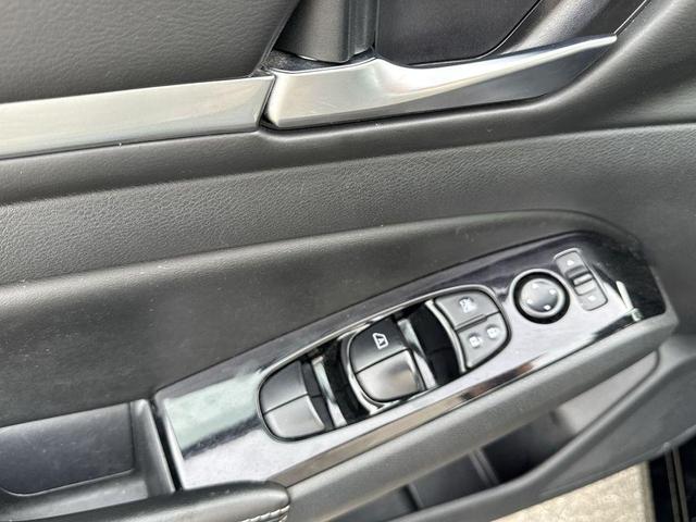 Photo of 2023 Super Black Nissan Altima