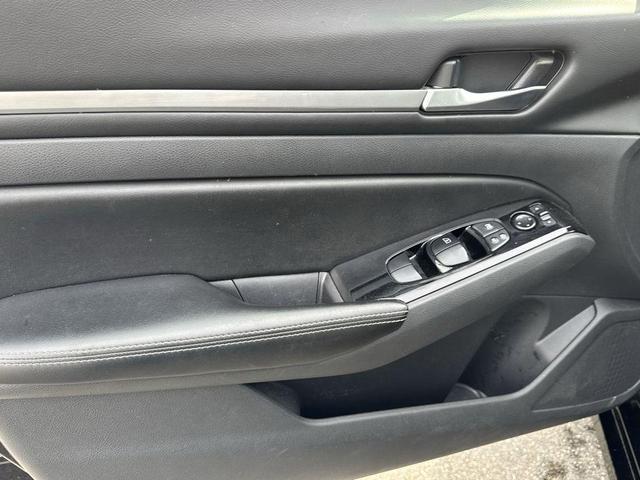 Photo of 2023 Super Black Nissan Altima