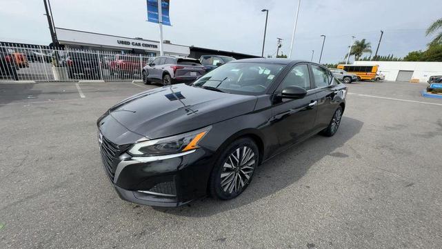 Photo of 2023 Super Black Nissan Altima