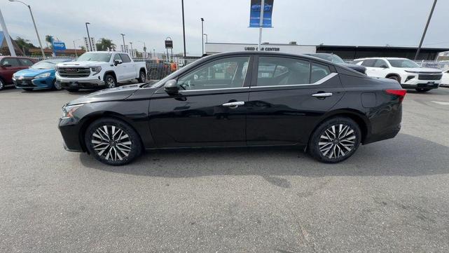 Photo of 2023 Super Black Nissan Altima