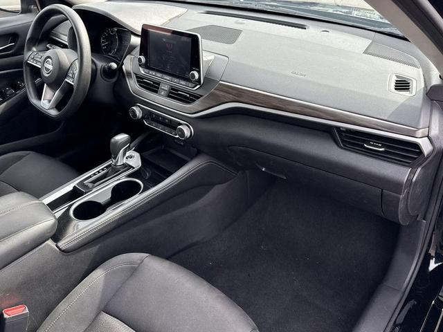 Photo of 2023 Super Black Nissan Altima