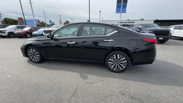 Photo of 2023 Super Black Nissan Altima