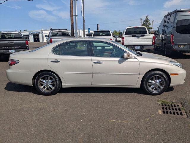 Photo of 2002 Millennium Silver Metallic Lexus ES 300