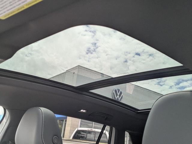 Photo of 2025 Opal White Pearl Volkswagen Tiguan