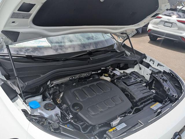 Photo of 2025 Opal White Pearl Volkswagen Tiguan
