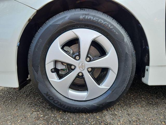 Photo of 2015 Blizzard Pearl Toyota Prius