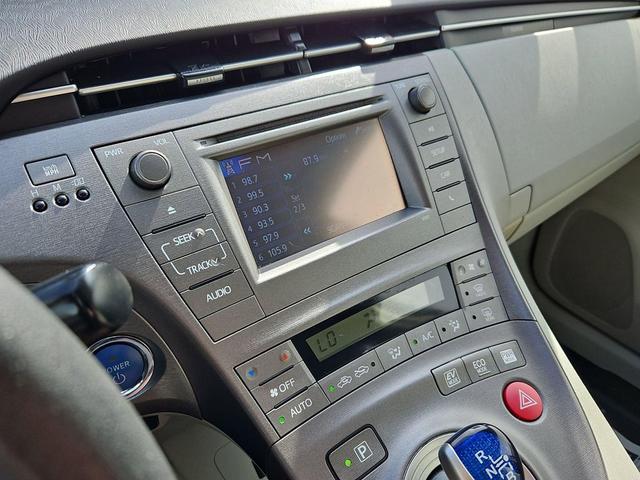 Photo of 2015 Blizzard Pearl Toyota Prius