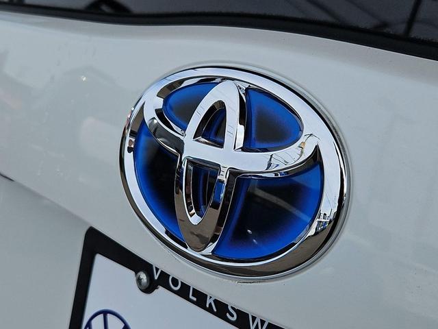 Photo of 2015 Blizzard Pearl Toyota Prius