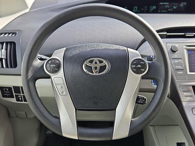 Photo of 2015 Blizzard Pearl Toyota Prius
