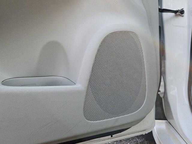 Photo of 2015 Blizzard Pearl Toyota Prius