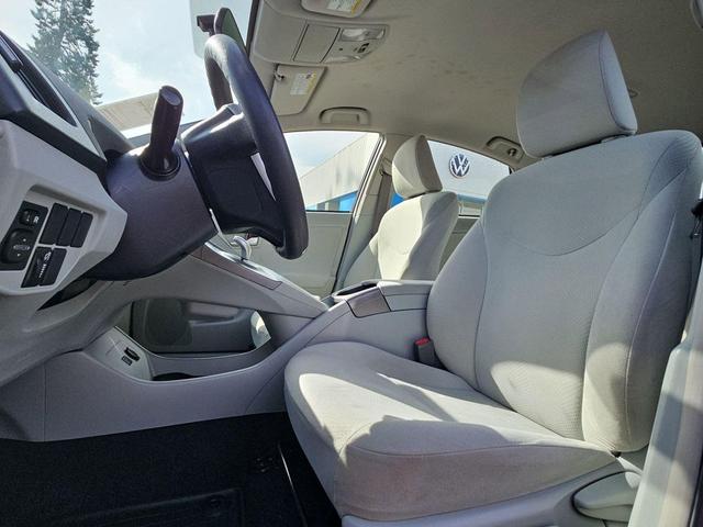 Photo of 2015 Blizzard Pearl Toyota Prius