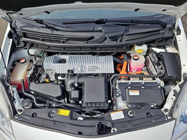 Photo of 2015 Blizzard Pearl Toyota Prius
