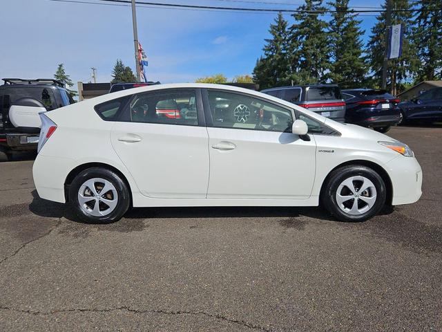 Photo of 2015 Blizzard Pearl Toyota Prius