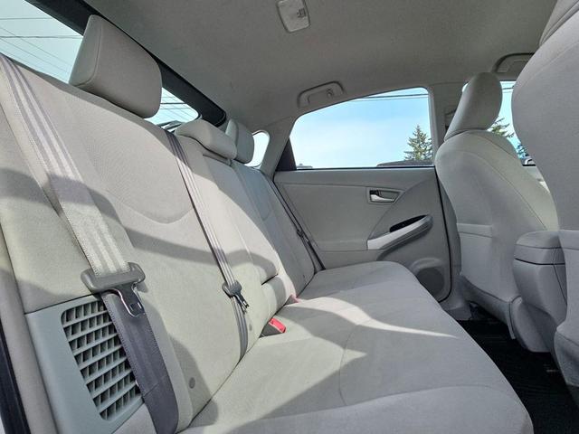 Photo of 2015 Blizzard Pearl Toyota Prius