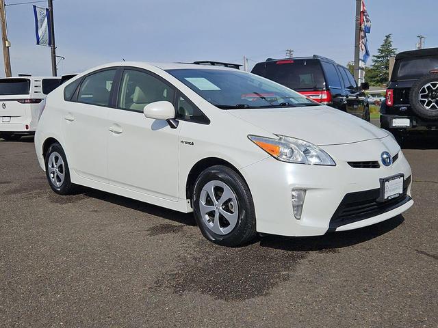 Photo of 2015 Blizzard Pearl Toyota Prius