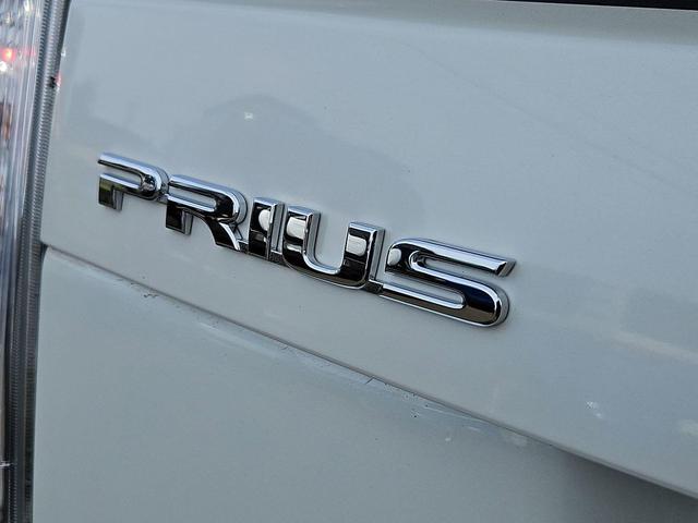 Photo of 2015 Blizzard Pearl Toyota Prius