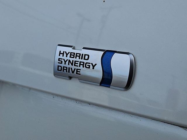 Photo of 2015 Blizzard Pearl Toyota Prius