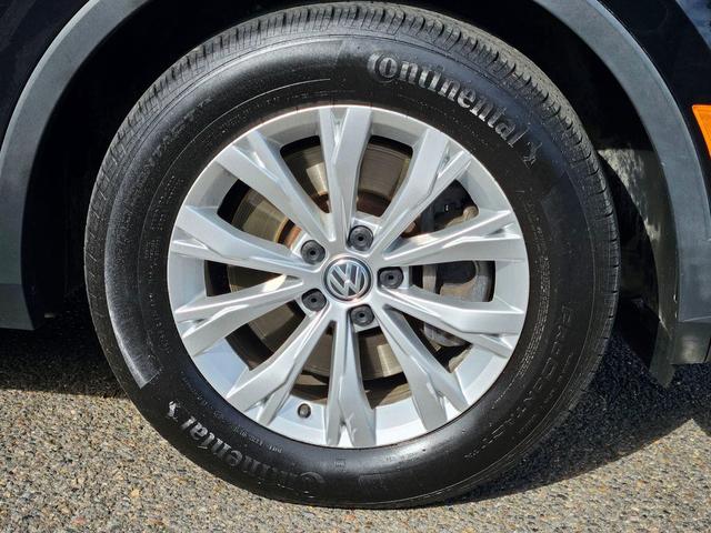 Photo of 2018 Deep Black Pearl Metallic Volkswagen Tiguan