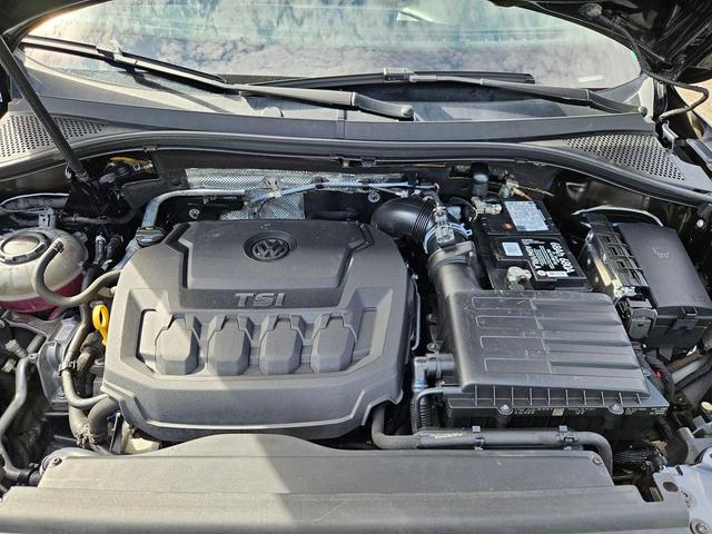 Photo of 2018 Deep Black Pearl Metallic Volkswagen Tiguan