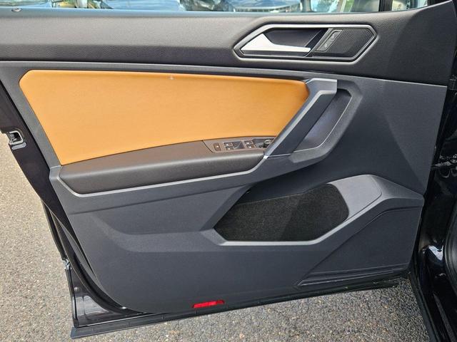 Photo of 2018 Deep Black Pearl Metallic Volkswagen Tiguan