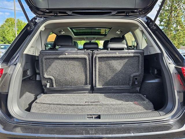Photo of 2018 Deep Black Pearl Metallic Volkswagen Tiguan