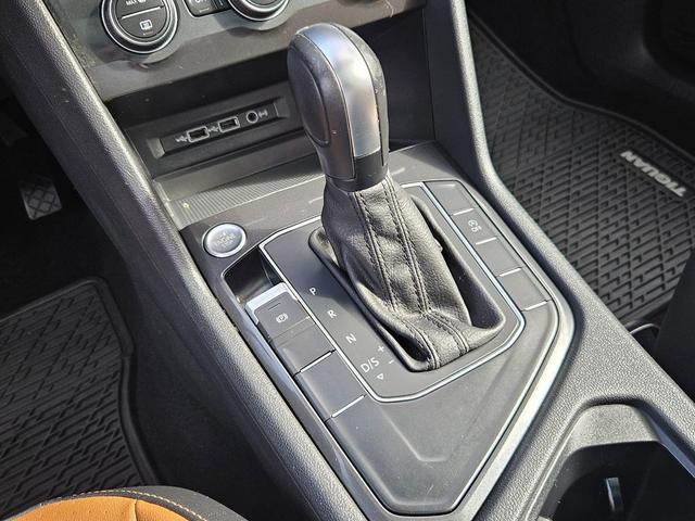 Photo of 2018 Deep Black Pearl Metallic Volkswagen Tiguan