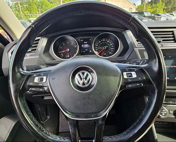 Photo of 2018 Deep Black Pearl Metallic Volkswagen Tiguan