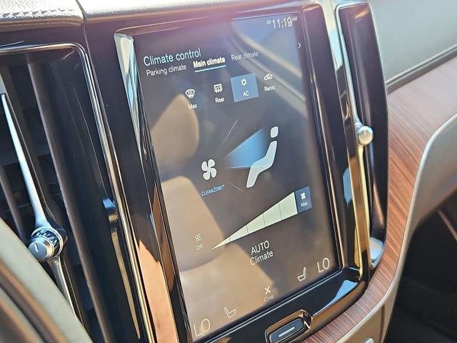 Photo of 2019 Denim Blue Metallic Volvo XC60