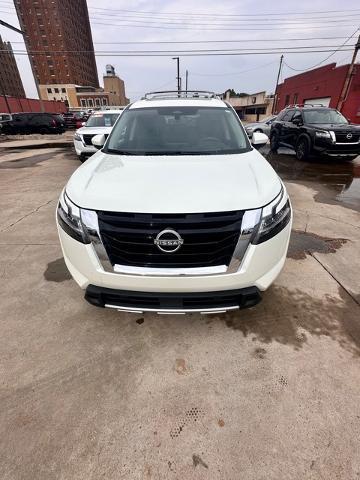Photo of 2024 Pearl White Tri-Coat Nissan Pathfinder